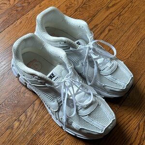 Nike Zoom Vomero Sneakers